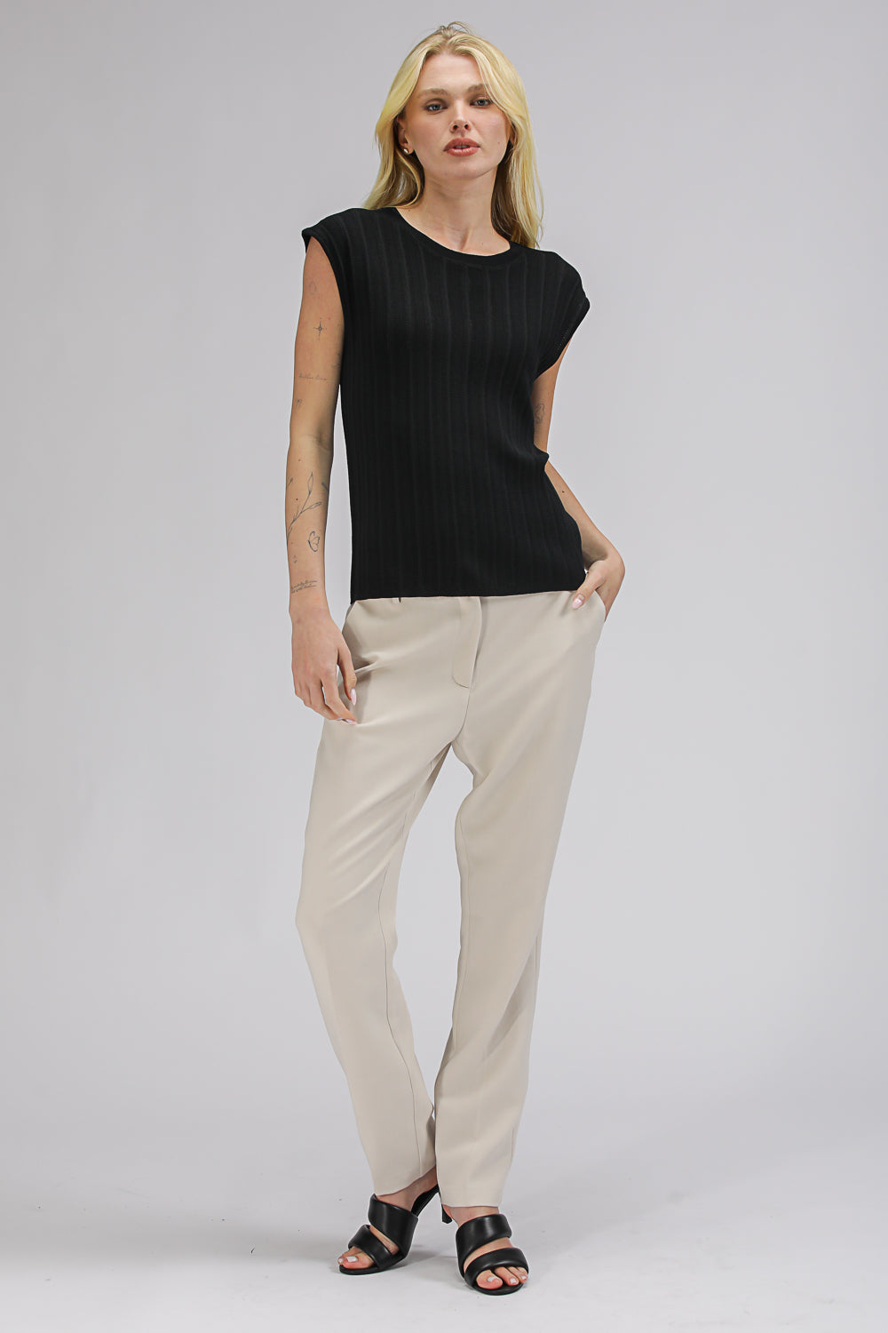 חולצת סריג עם שרוולים קצרים | קנת קול 