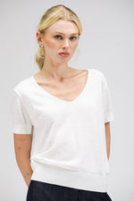 טישירט סריג לנשים עם מפתח V | קנת קול 