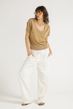 טישירט סריג לנשים עם מפתח V | קנת קול