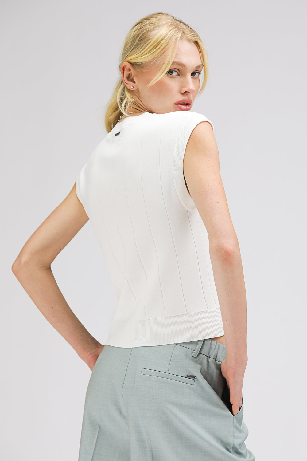 טופ סריג ללא שרוולים | קנת קול 