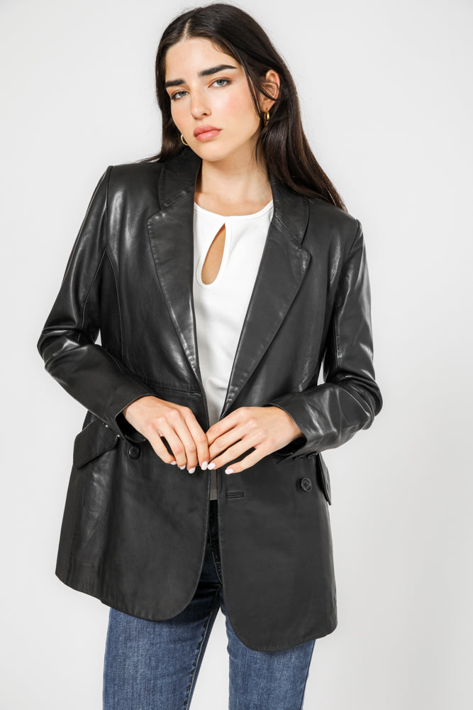 מעיל עור שחור עם כפתורים