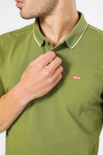 חולצת פולו בצבע ירוק 