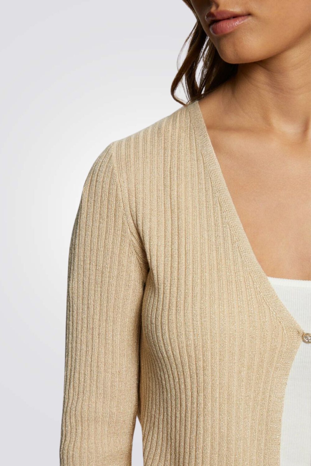 קרדיגן סגירת כפתור דיטיילס מטאלי בצבע בז'