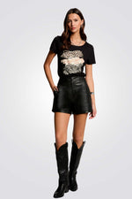 טישירט הדפס ANIMAL בחזית בצבע שחור