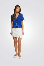 חולצת תחרה כפתורים דקורטיביים בצבע כחול