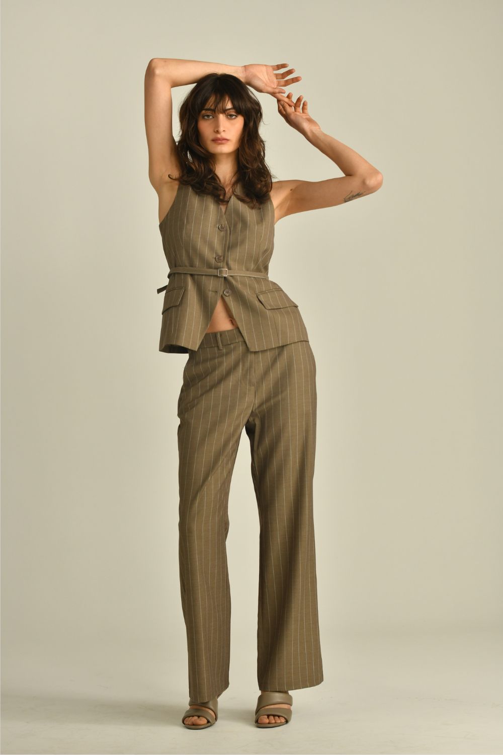 מכנסיים מחויטים בגזרה ישרה עם הדפס פסים | קנת קול