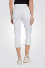 מכנסי קפרי שסעים בצדדים בצבע לבן