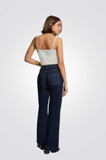 גופיה בייסיק כתפיות דקות בצבע לבן