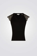 טישירט כתפיות תחרה צווארון וי בצבע שחור