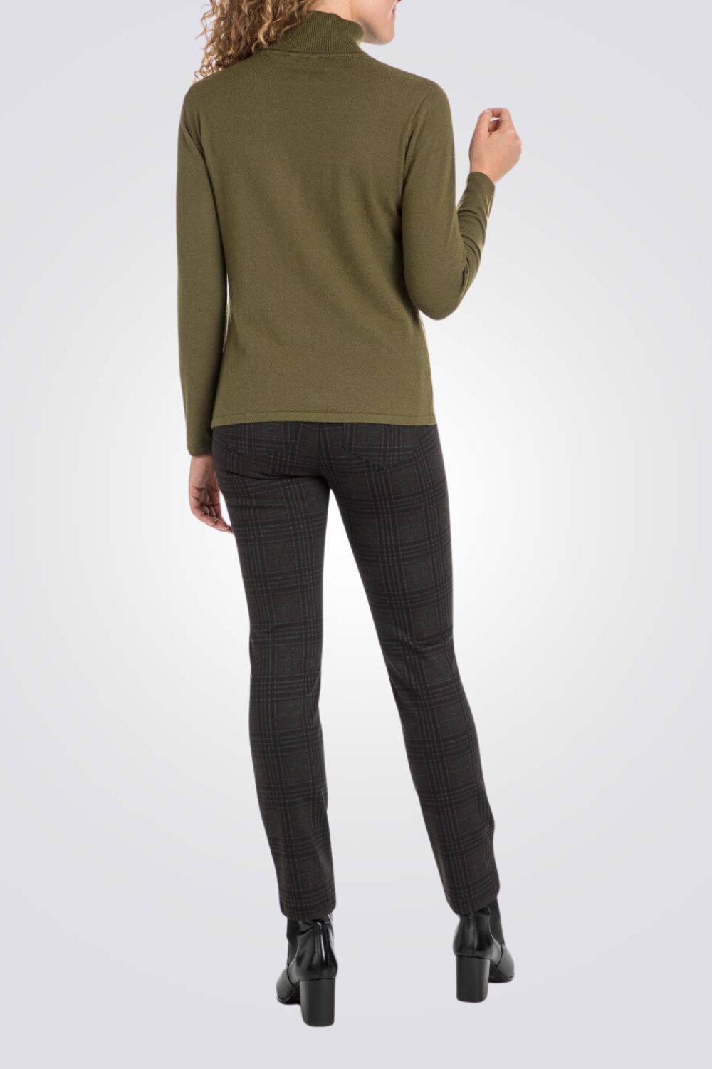 חולצת בייסיק ג'רסי צווארון גולף בצבע חאקי