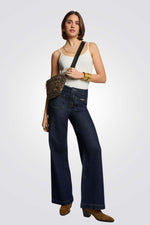 גופיה בייסיק כתפיות דקות בצבע לבן