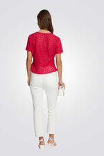 חולצת תחרה כפתורים דקורטיביים בצבע ורוד פוקסיה