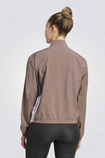 גק'ט ספורטיבי לנשים