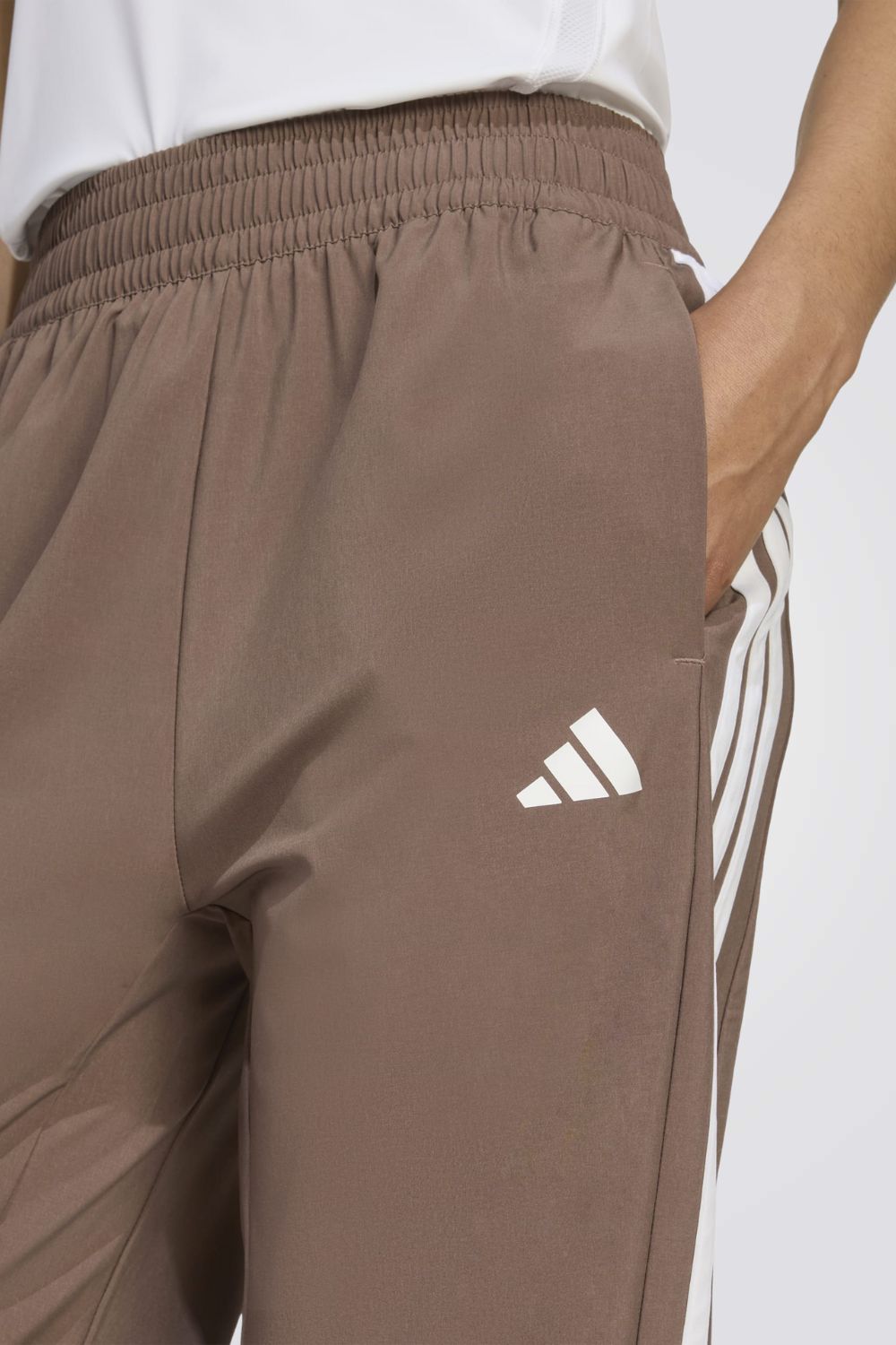 מכנסי ספורט לנשים