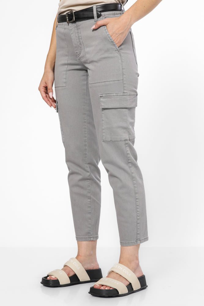 מכנס קרגו גיזרת סלים בצבע אפור