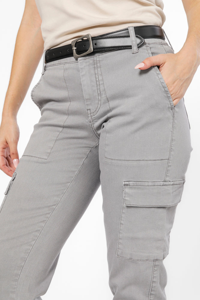 מכנס קרגו גיזרת סלים בצבע אפור