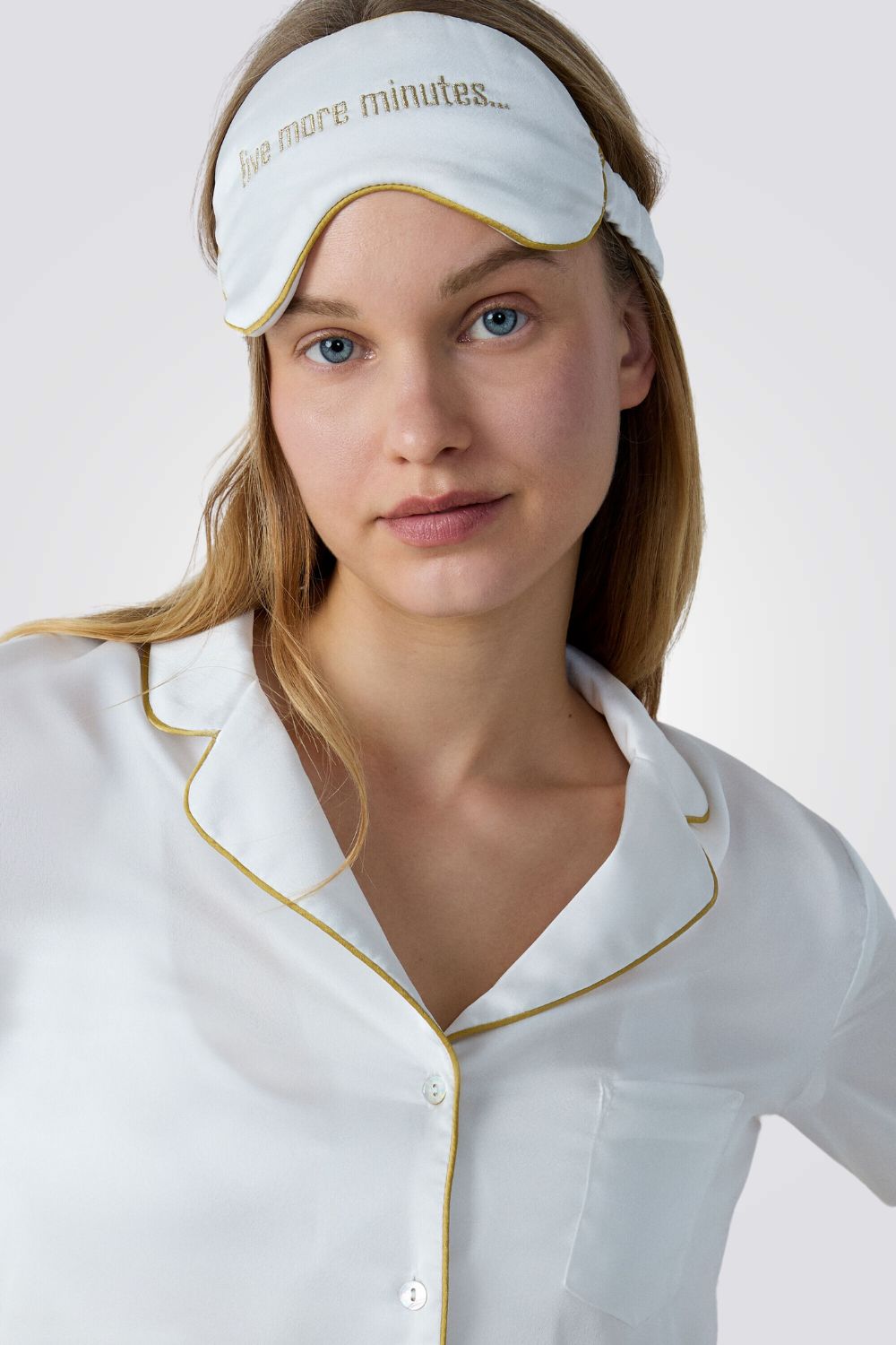 סט פיג'מה ומסיכת סאטן מתנה  SIDERA  לנשים