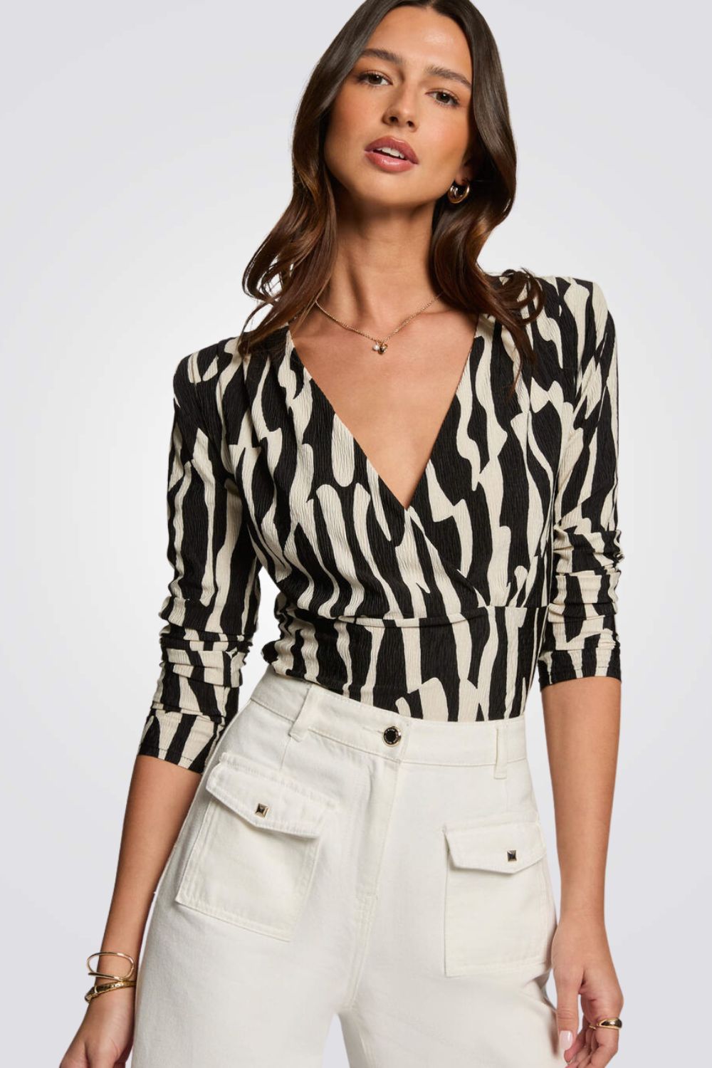 חולצה כתפיים מרופדות הדפס אבסטרקטי 