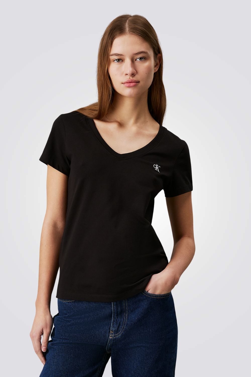 טישירט לנשים בצבע שחור עם לוגו