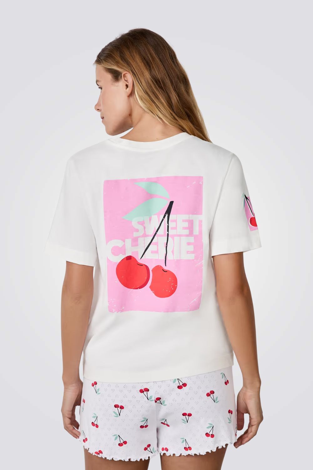 חולצת טישירט עם הדפס דובדבנים | איתם