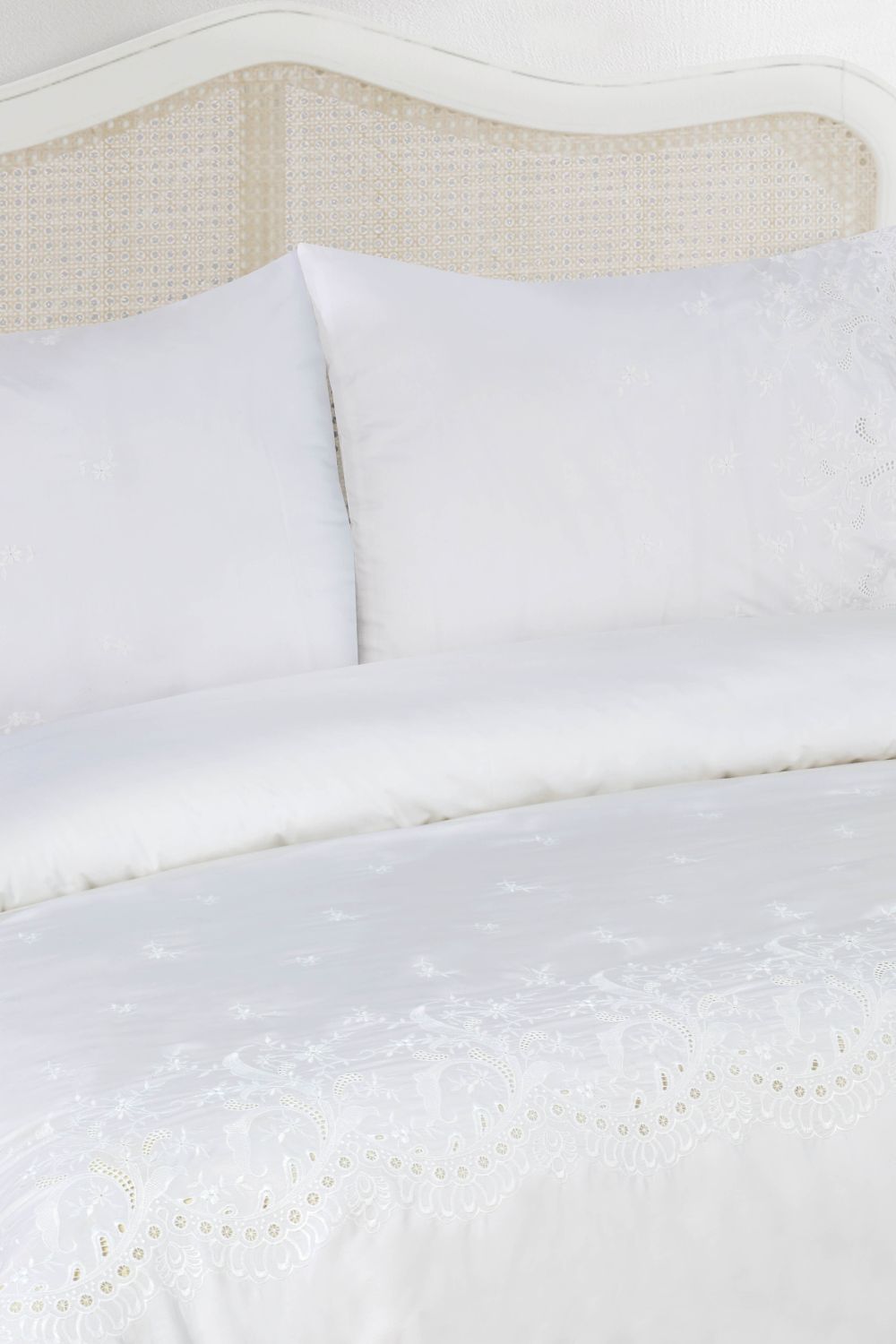 סט מצעים מיטה זוגית רחבה 180/200 דגם LAURA