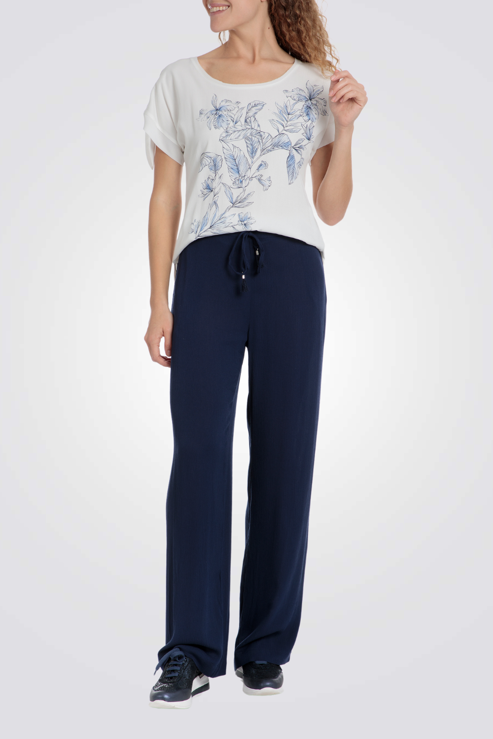 חולצת טי עם פרחים  