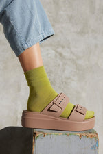 כפכפי פלטפורמה לנשים Brooklyn Low Wedge Sandal | קרוקס