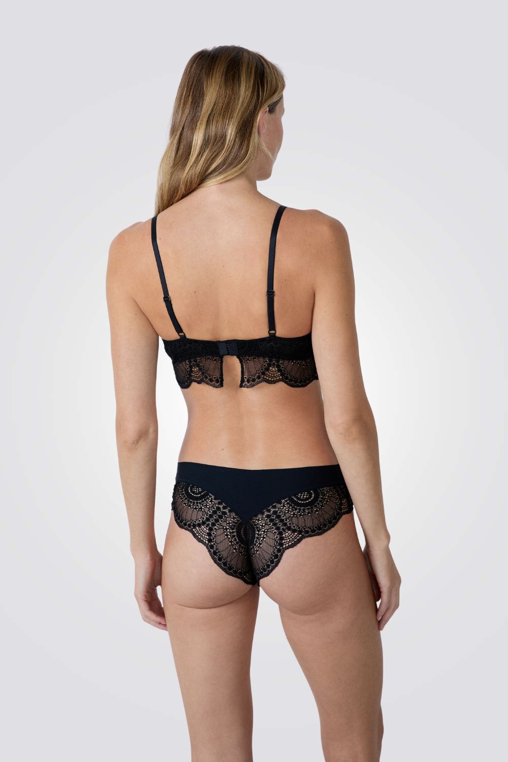 חזיית ריפוד קל PURE INFINI NO4 לנשים