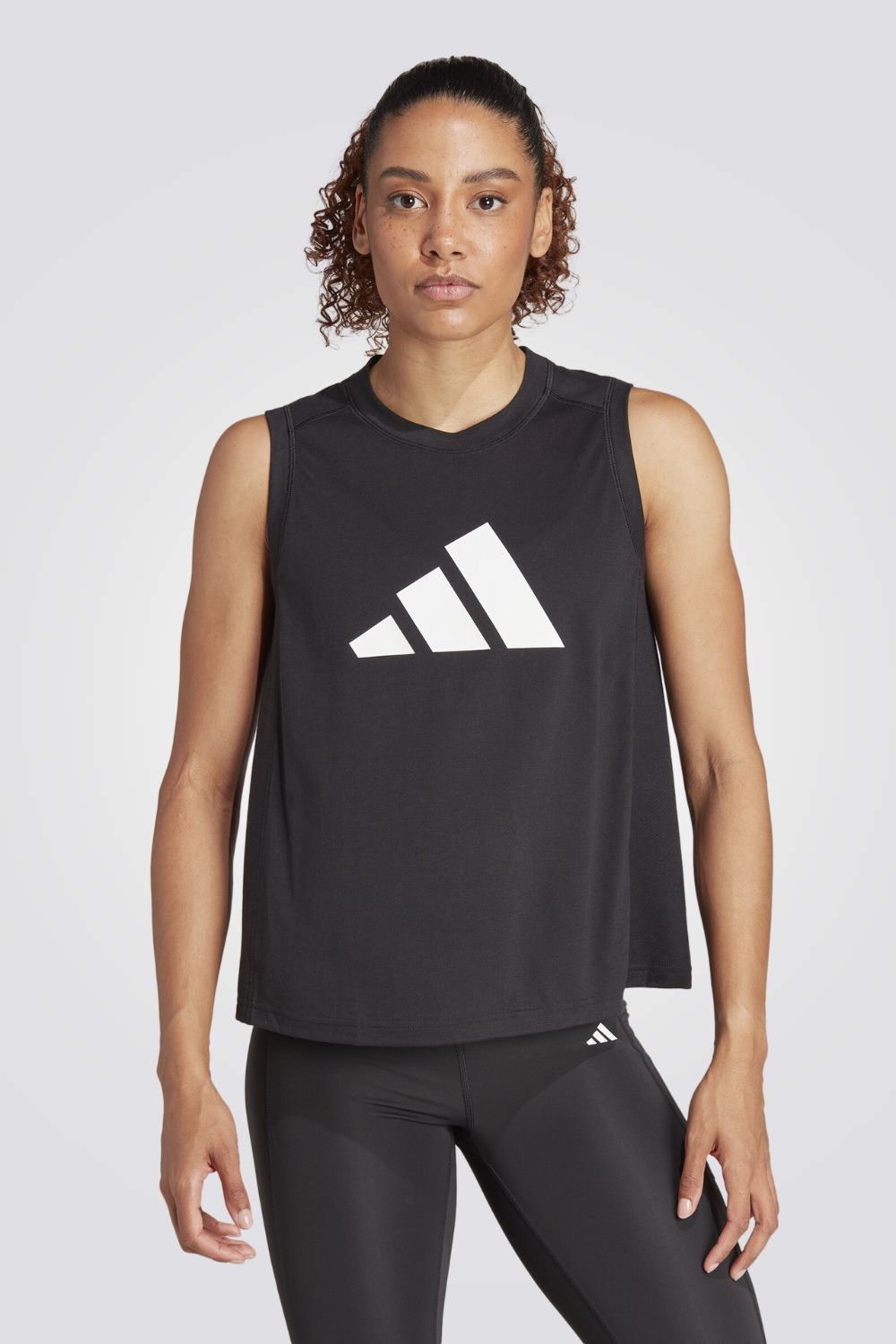 גופיית ספורט Train Essentials Big Performance לנשים