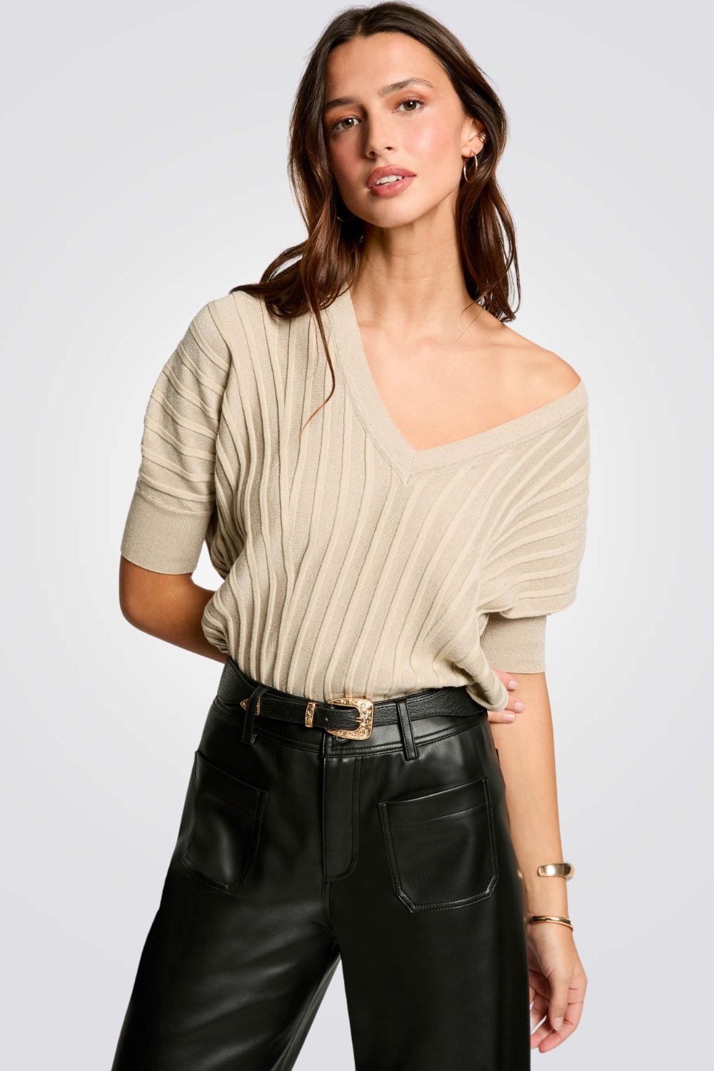 סריג שרוולים קצרים צווארון וי בצבע בז'