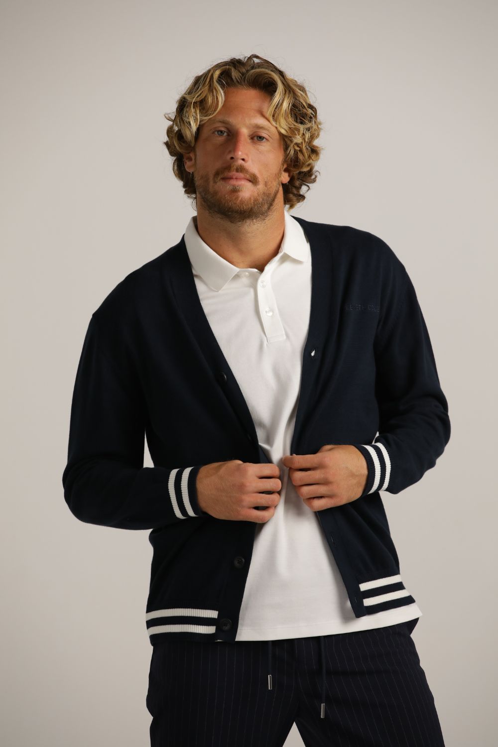 קרדיגן עם עיצוב פסים קונטרסטים | קנת קול