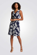 שמלת מעטפת הדפס עלים בצבע כחול כהה/לבן