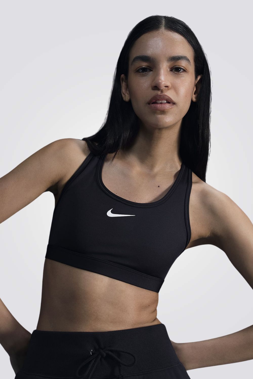 גוזיית ספורט Dri-FIT Swoosh לנשים