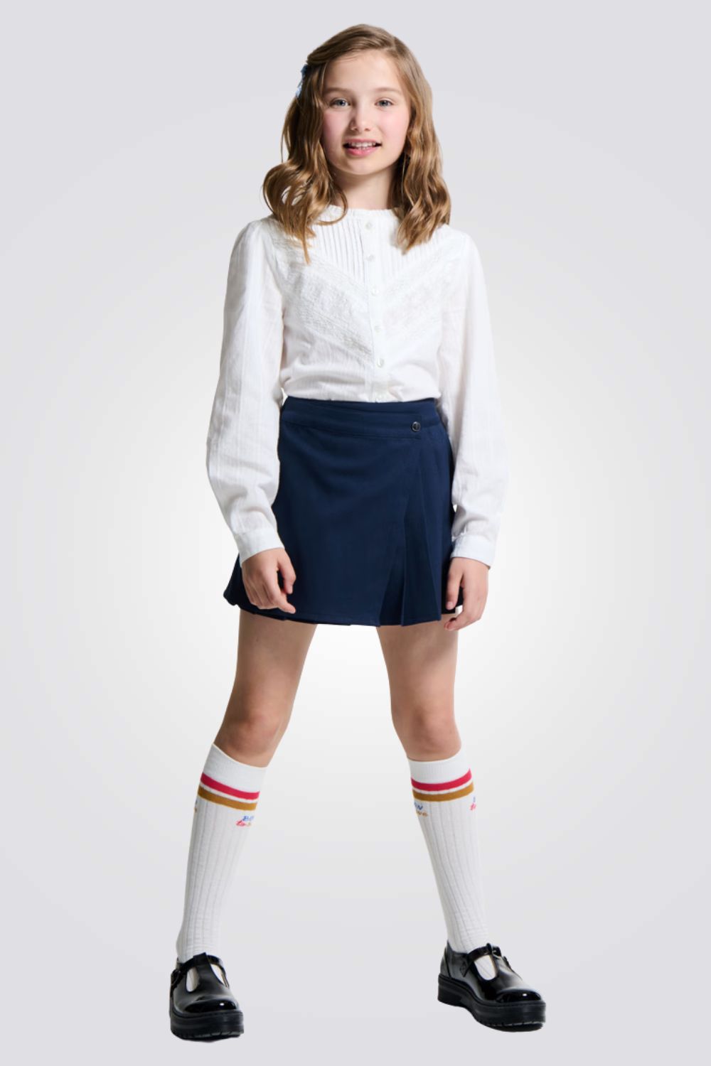 חולצה רקומה עם שרוולים ארוכים לילדות בצבע לבן | אוקאיידי