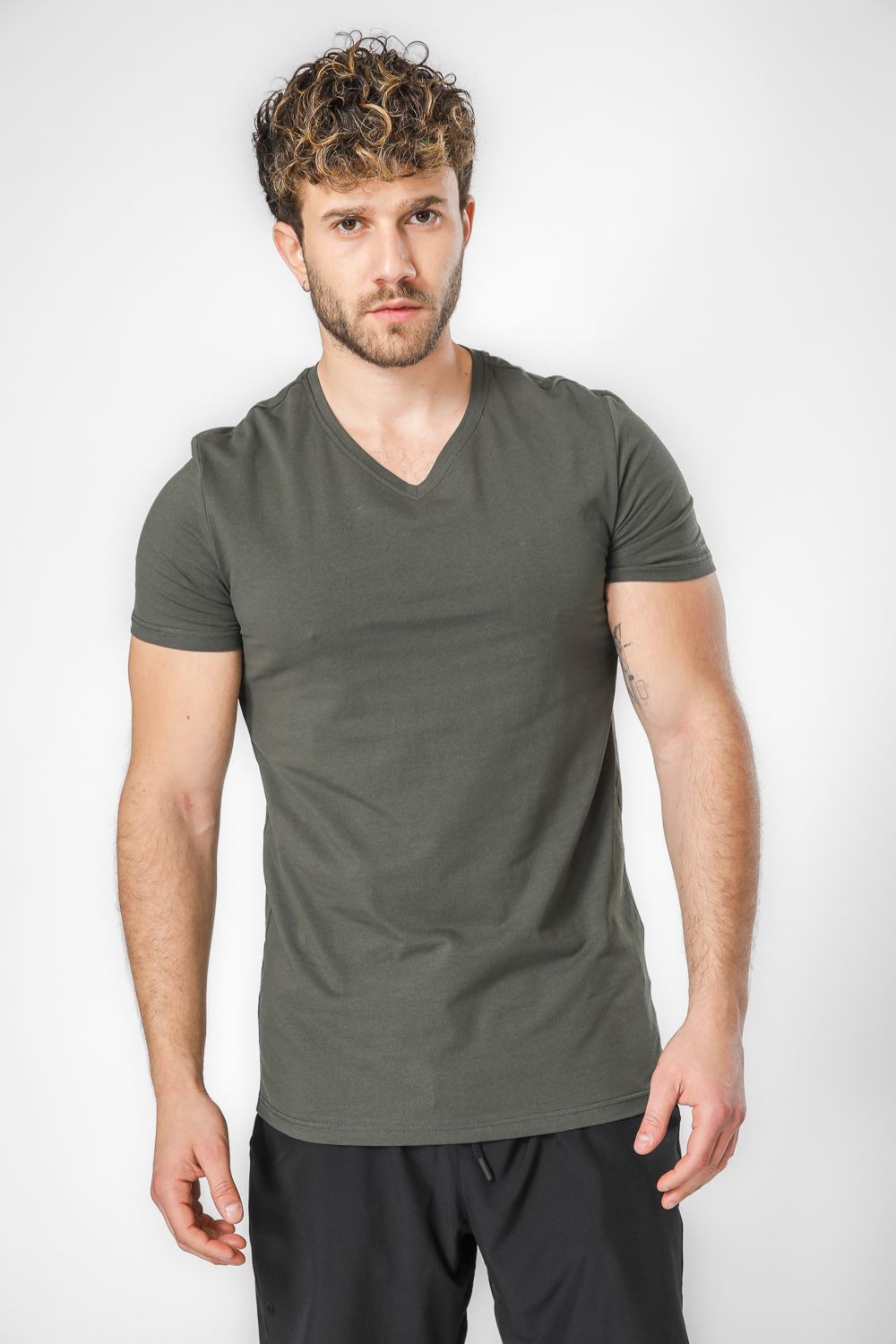 חולצת טישירט ירוקה