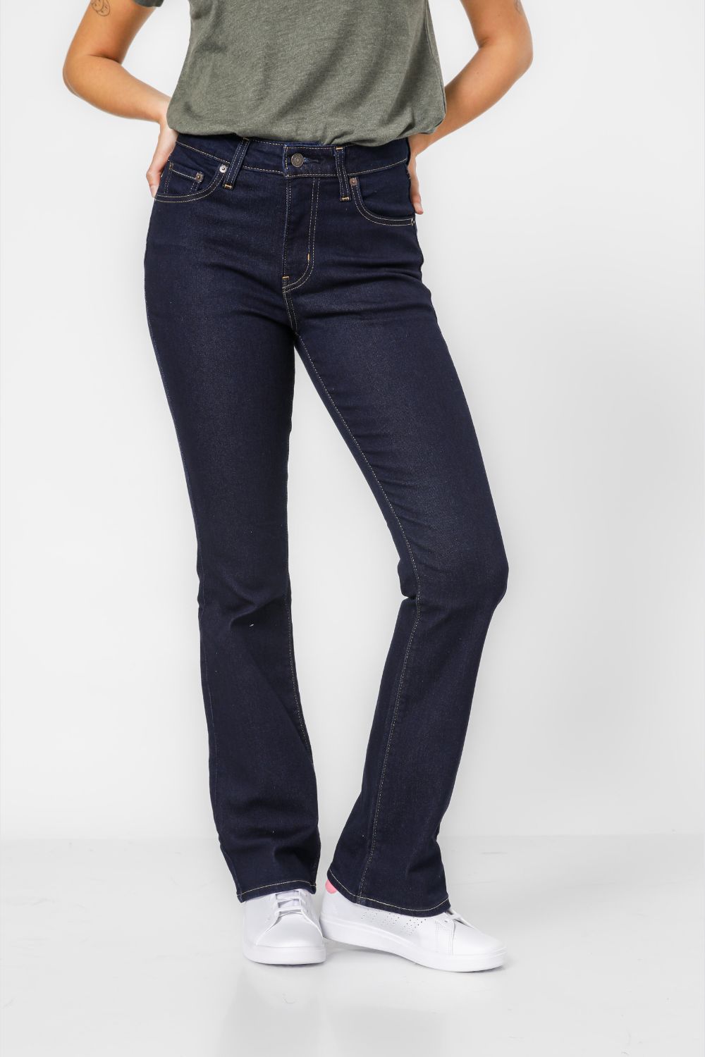 מכנסי ג'ינס לנשים 725 Bootcut בצבע כחול כהה