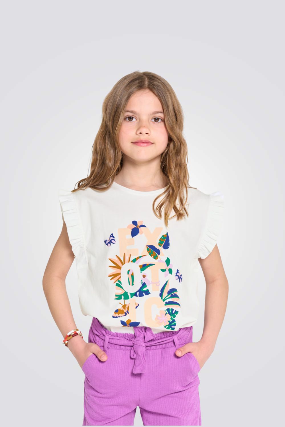 טישירט לילדות בצבע לבן עם הדפס