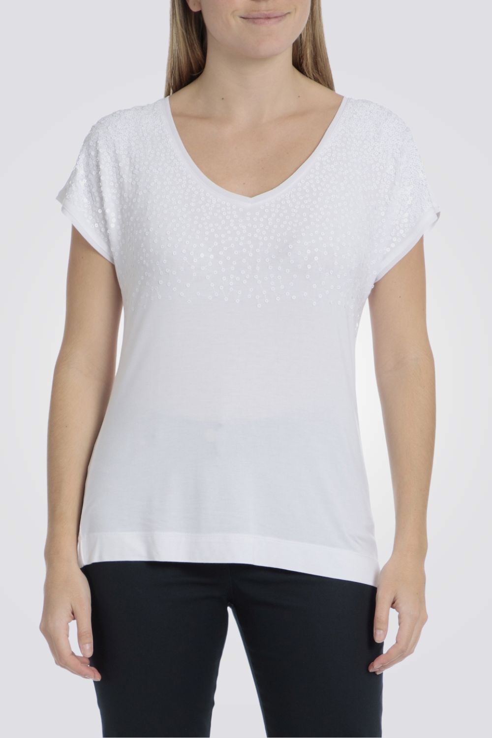 טישירט לנשים בצבע עם עיטור פאייטים