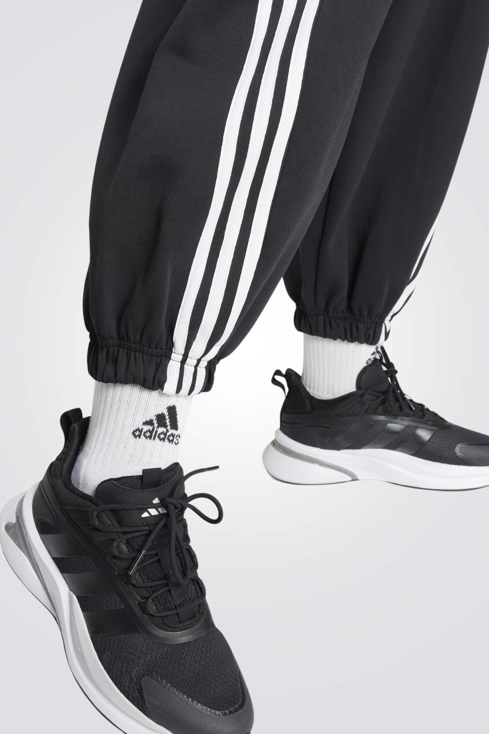 מכנסי טרנינג ארוכים Future Icons בצבע שחור לנשים