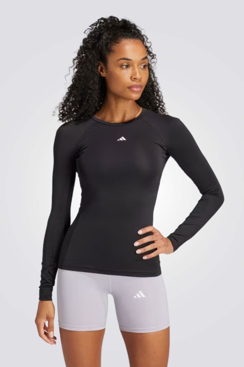 חולצת אימון ארוכה לנשים בצבע שחור