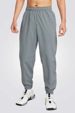 מכנסי ספורט רב תכליתיים לגברים | נייקי