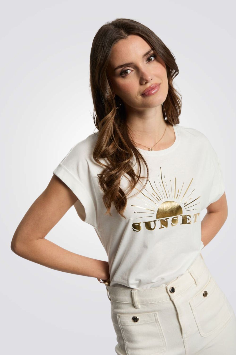 טישירט בצבע לבן הדפס SUNSET