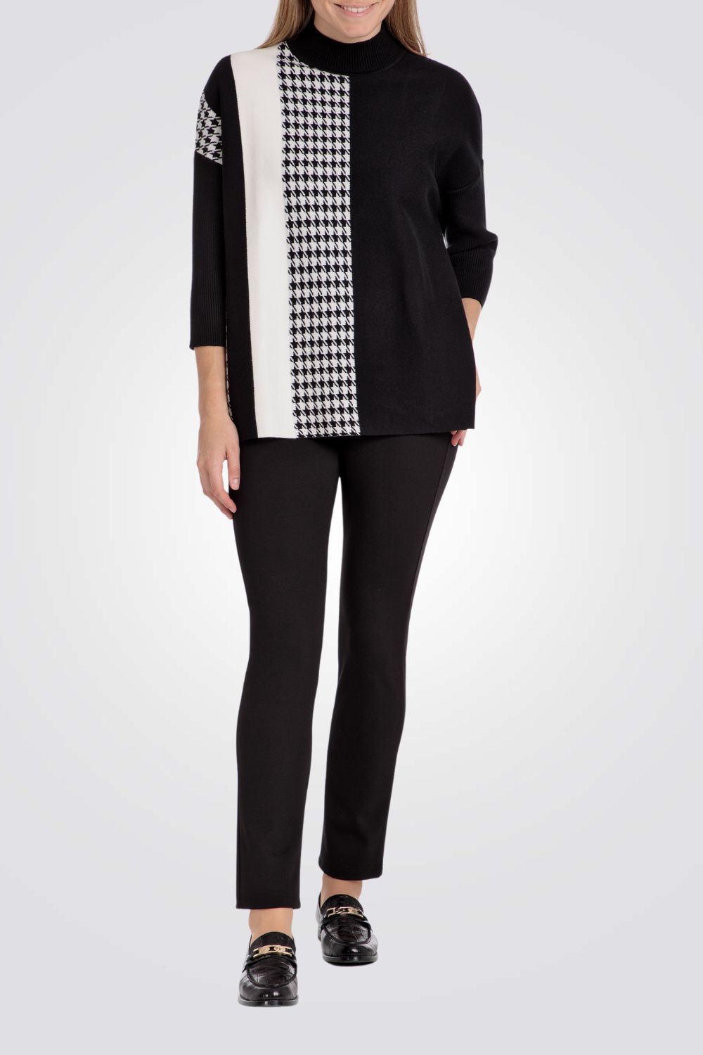 פונצ'ו בצבע שחור/לבן