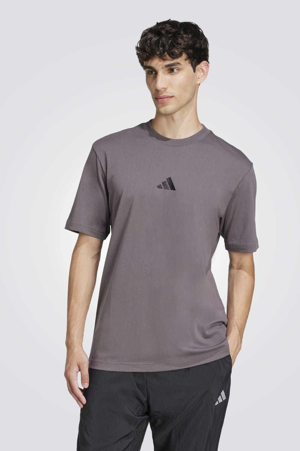 חולצת טריקו Essentials Small Logo  לגברים