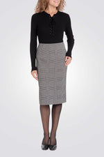 חצאית משבצות באורך ברך