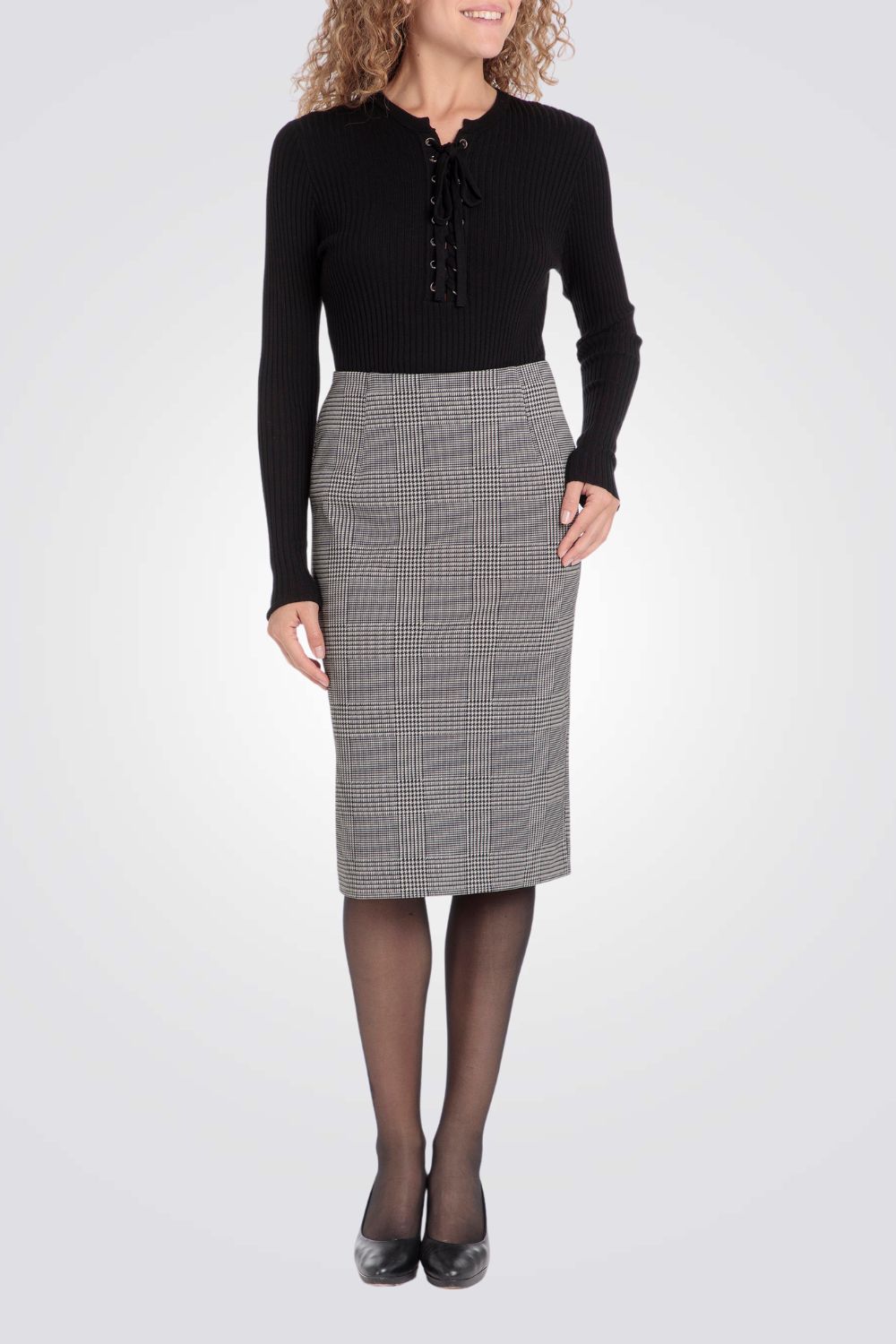 חצאית משבצות באורך ברך