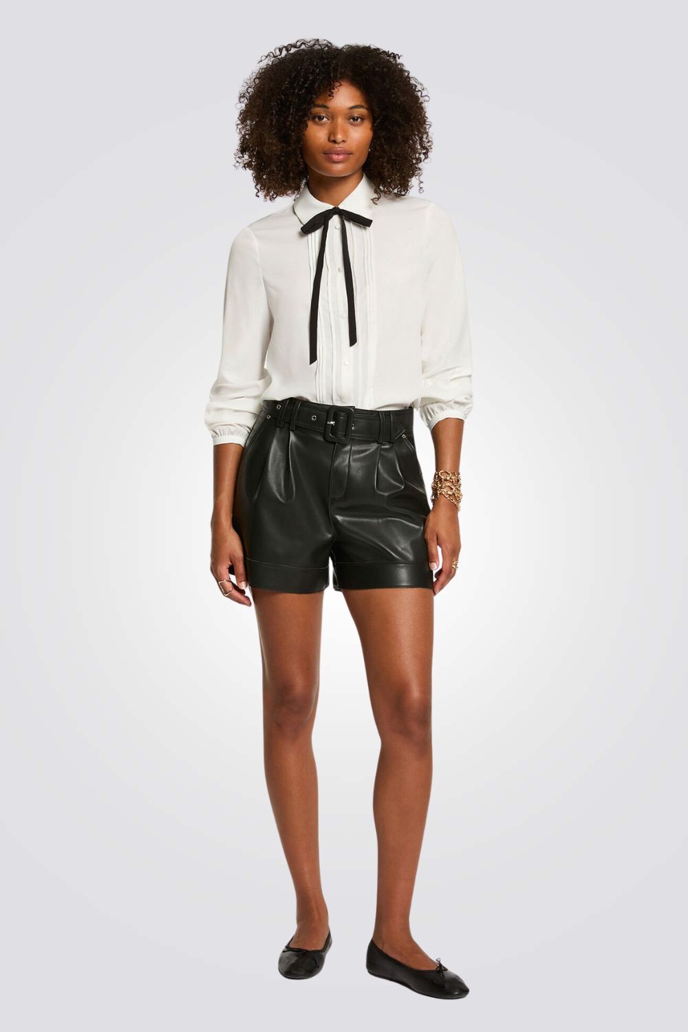 חולצה לבנה לנשים עם סרט שחור | מורגן 