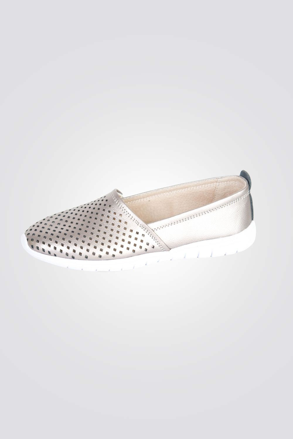 נעלי בובה בסגנון מחורר | ליידי קומפורט