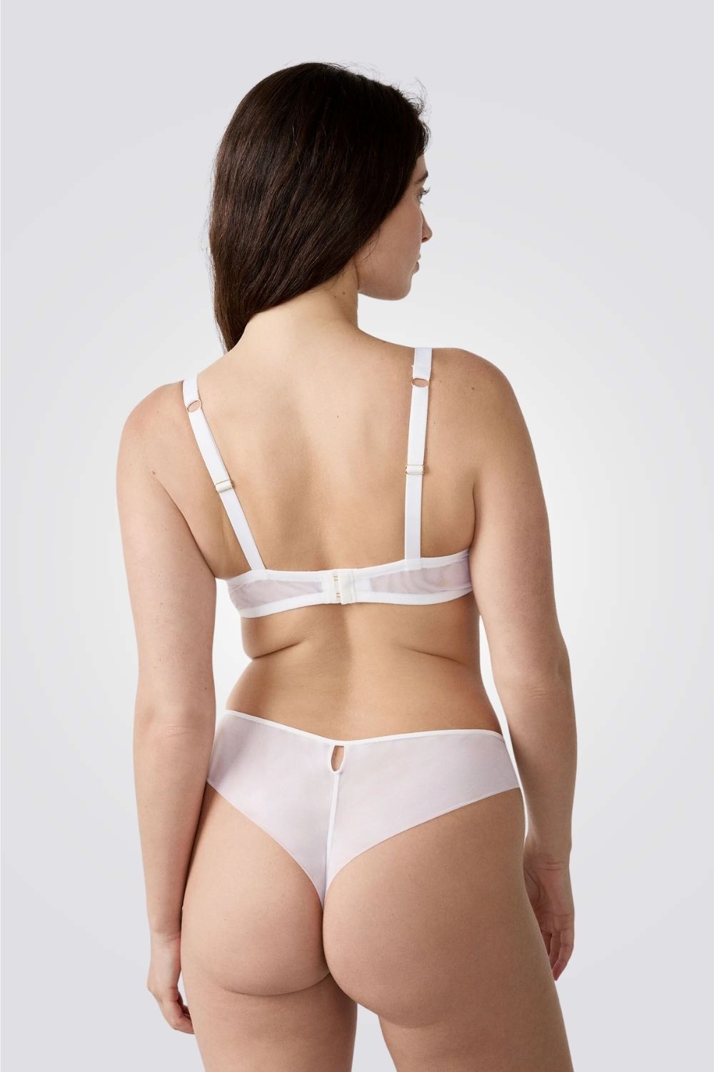 חזיית בייסיק PRELUDE N*5 בצבע לבן