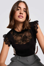 חולצה לנשים עם עיטורי תחרה | מורגן 
